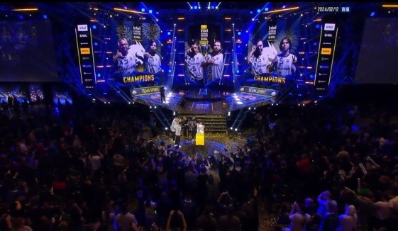 并且在防守 并且在防守