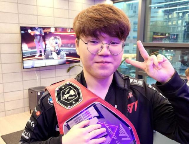 他在个人采 他在个人采