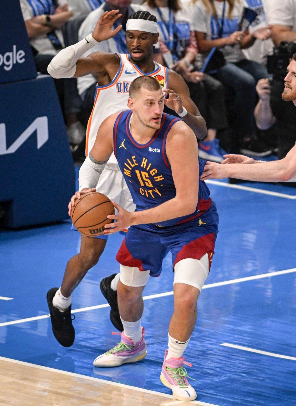 他正在思考 他正在思考