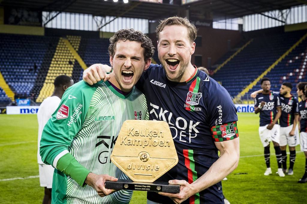 手竞争时屡 手竞争时屡